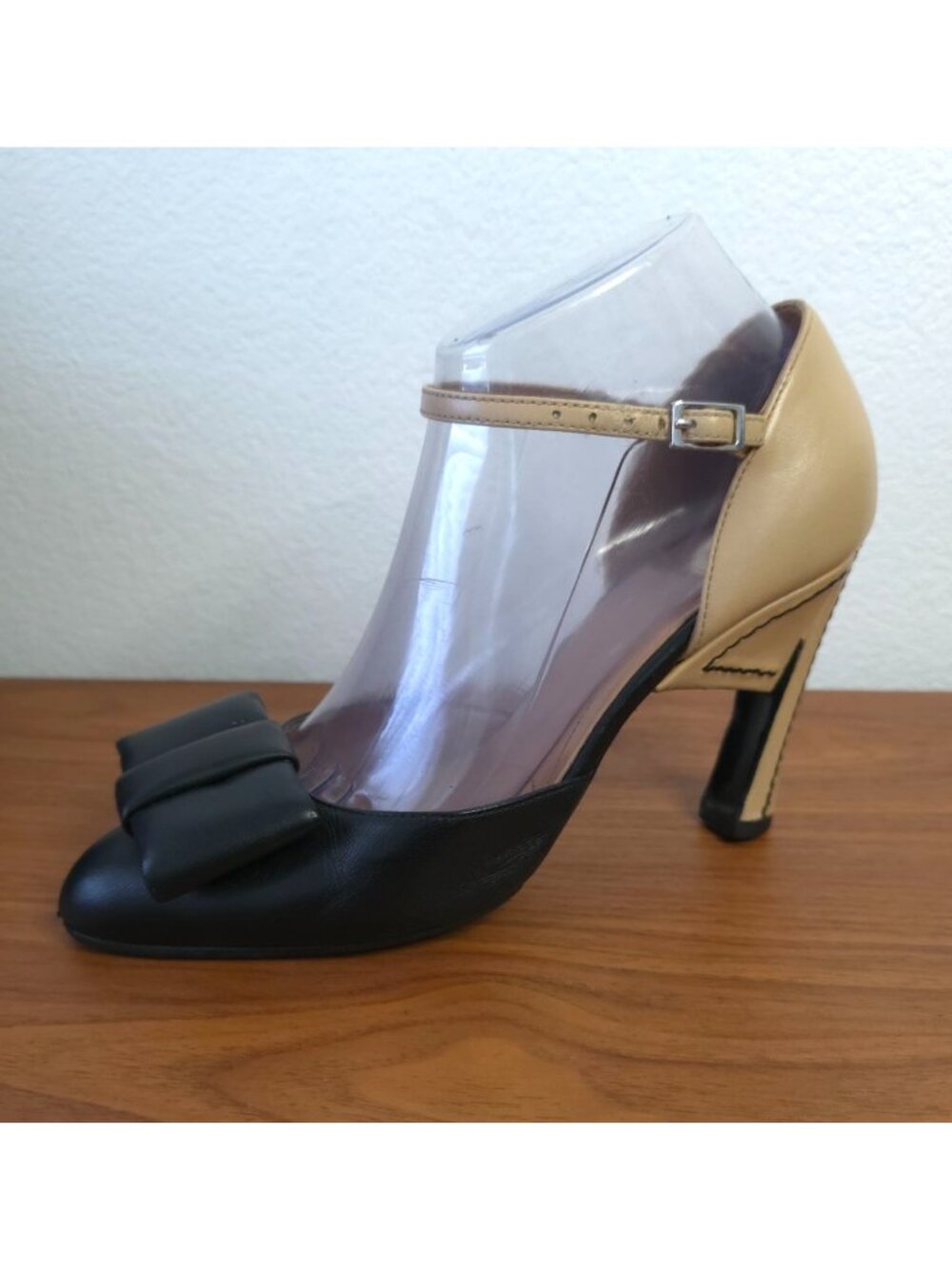 MARNI Two-Tone Black & Beige Leather Heels w/ Bow Detail Sz 36.5 - Made In Italy